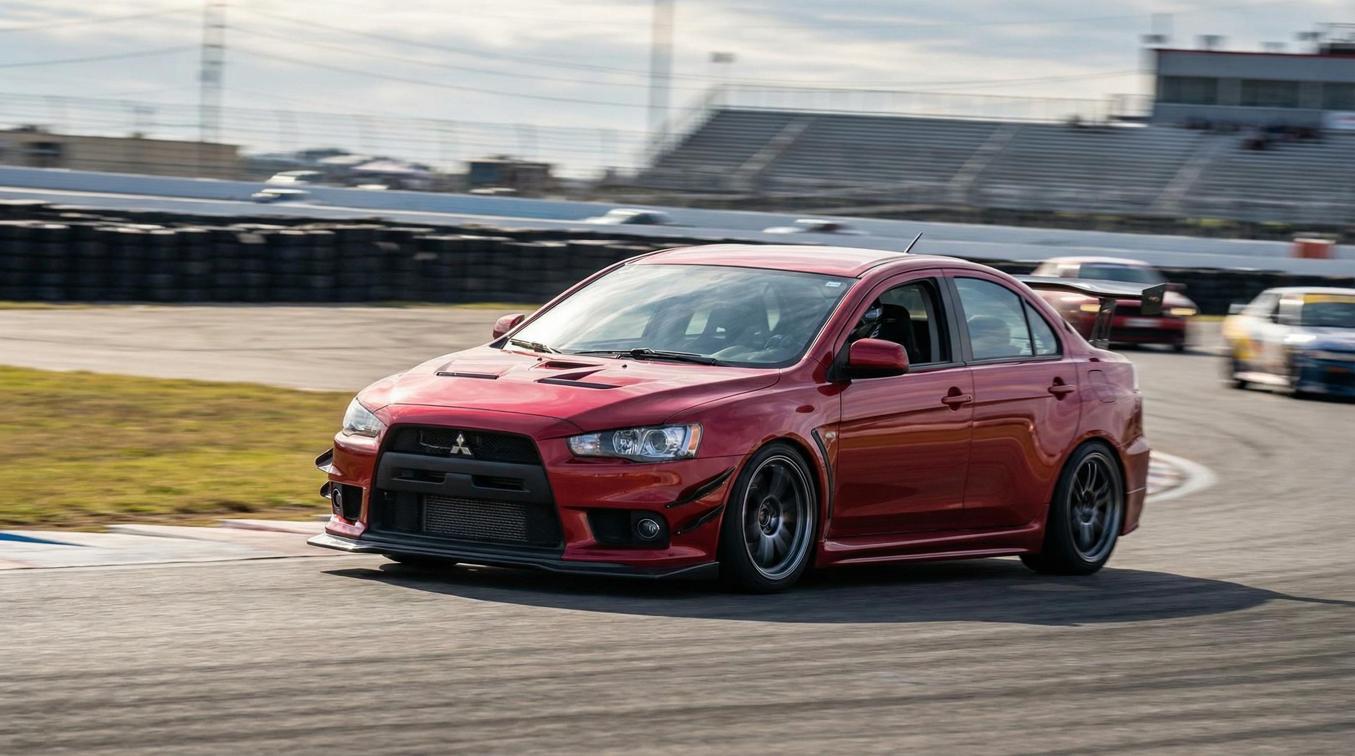 黄色仓库烈焰红赛道轿车涡轮改装视频