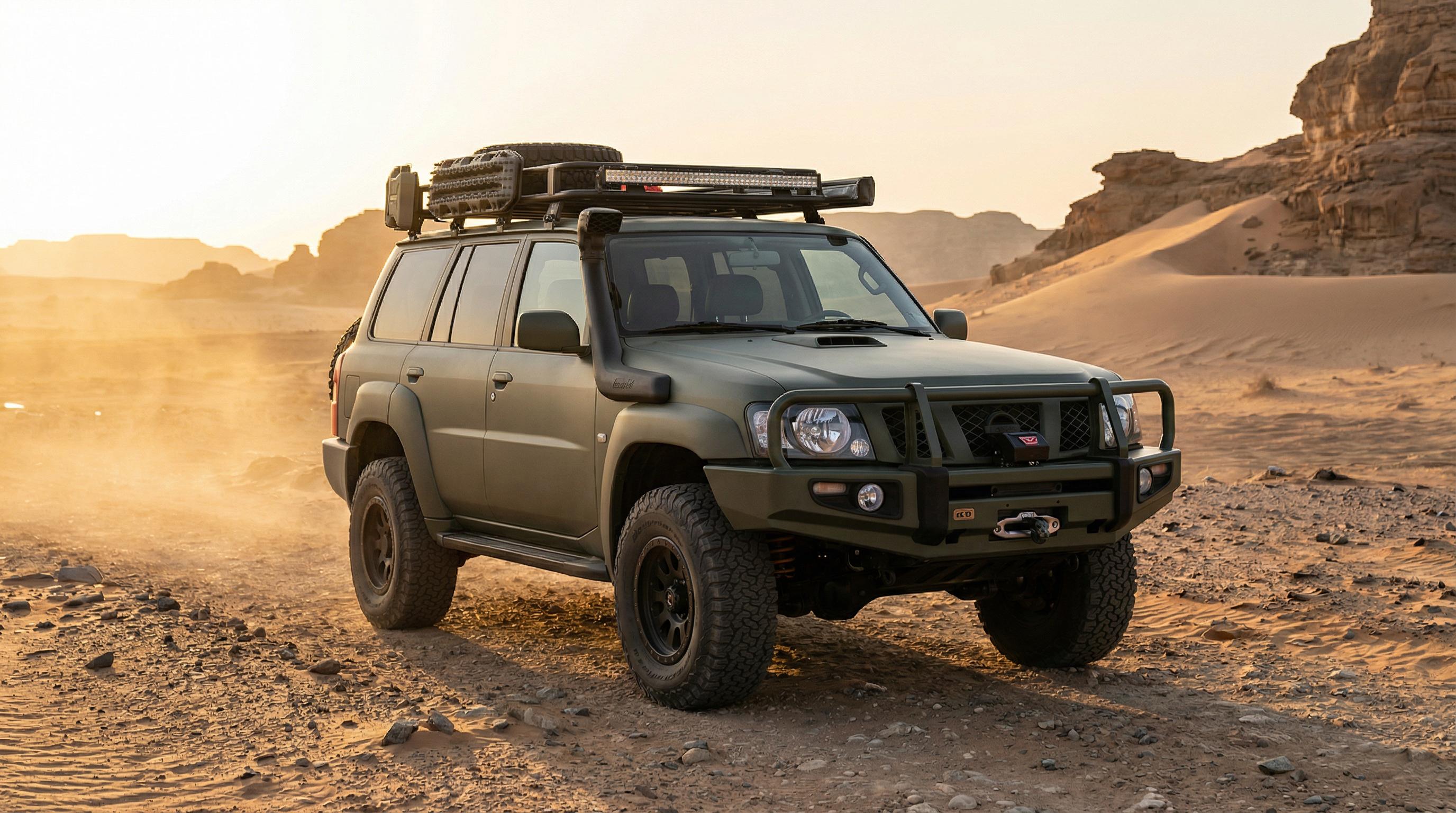 黄色仓库越野车沙漠穿越改装视频